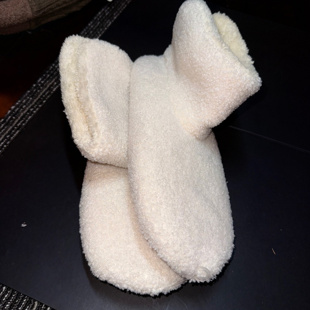 Dick's Sporting Goods Bootie Slippers Women L/XL Cream NEW Sherpa CCSLW09 Plush
